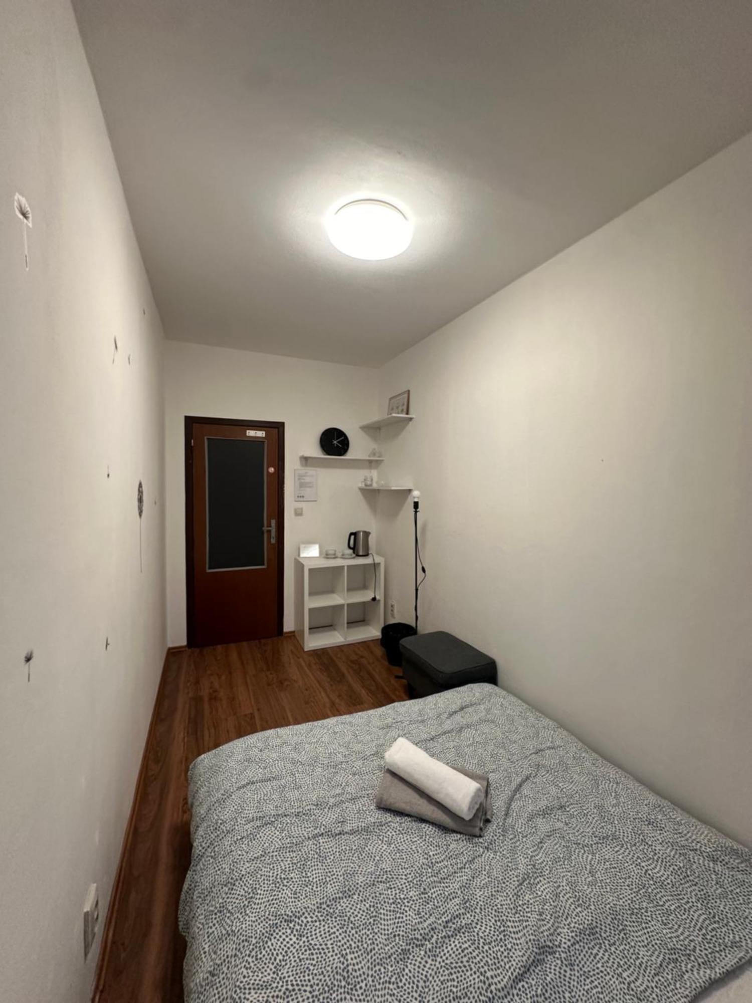 Room 1 Km From Center Bratislava Exterior foto